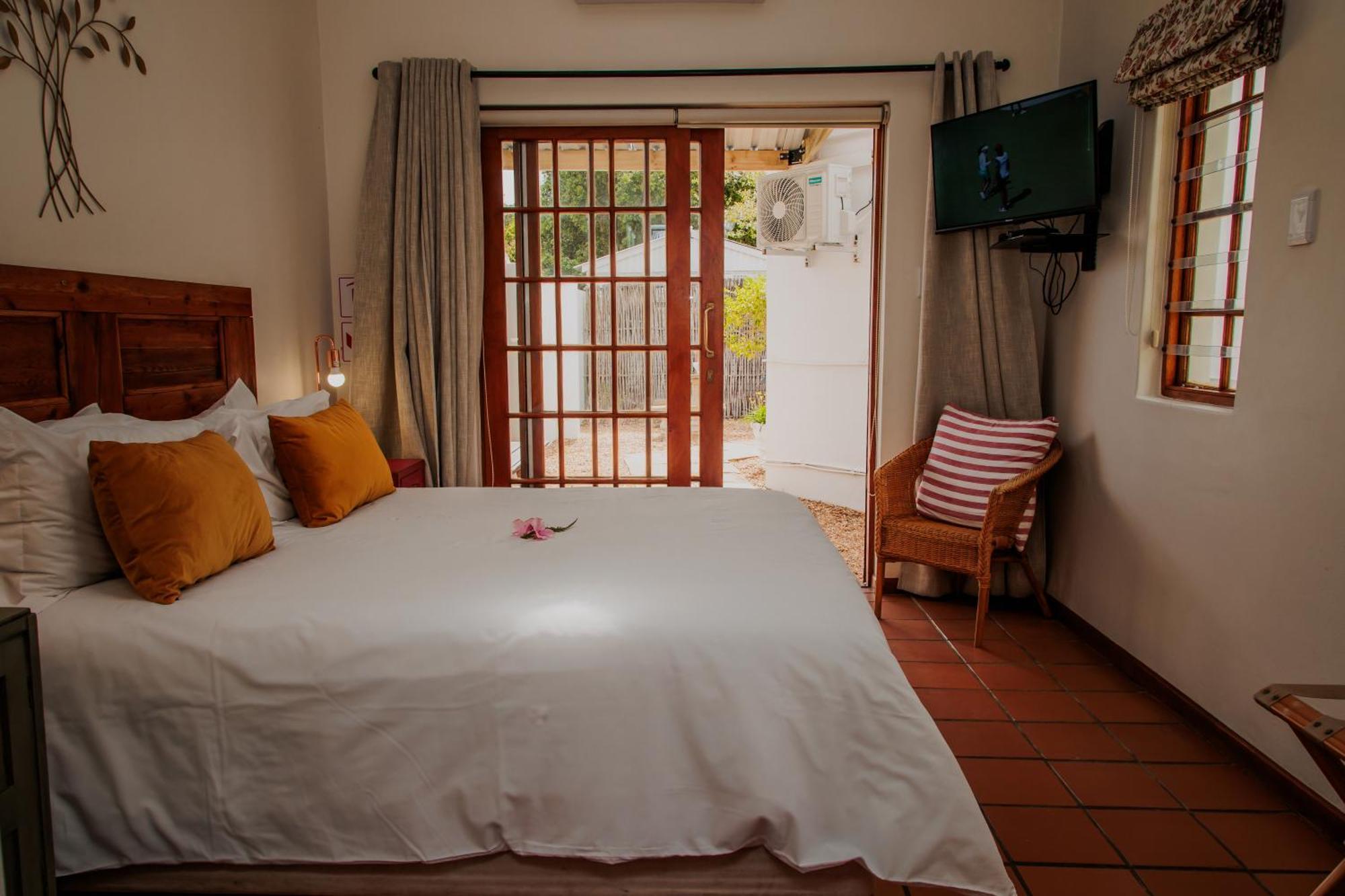 Aan De Oever Guesthouse Свелендам Екстериор снимка