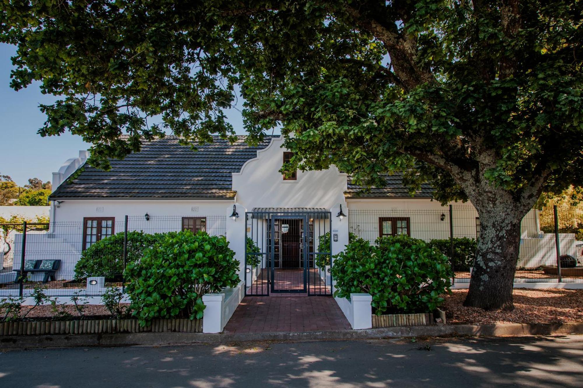 Aan De Oever Guesthouse Свелендам Екстериор снимка