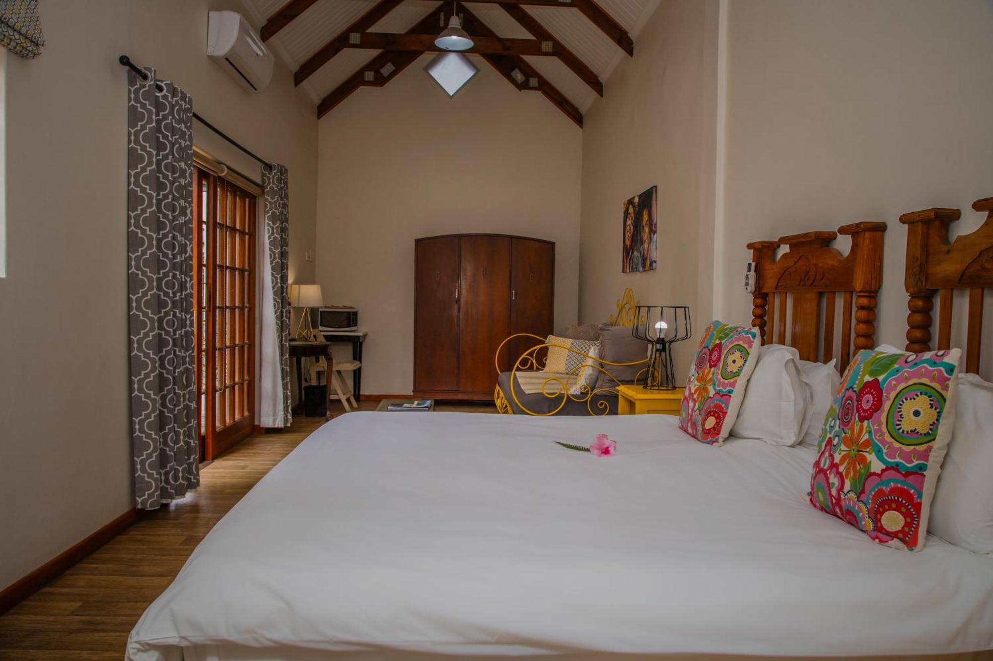 Aan De Oever Guesthouse Свелендам Екстериор снимка